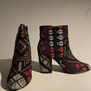 WOMENS BOOTIES UNIQUE EYE CATCHING MULTI COLOR SIZE 8 1/2 BLOCK HEEL 3" RAMPAGE